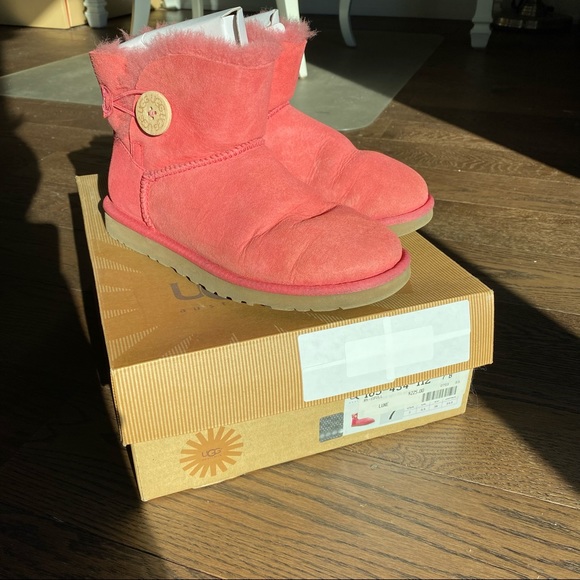 UGG pink boots with fur insole and wooden button size 7 - Picture 3 of 16